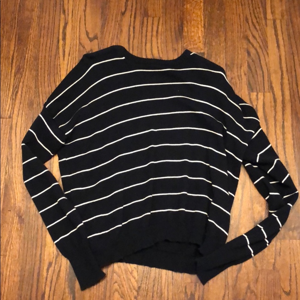navy and white brandy melville sweater